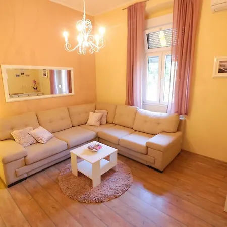 Apartment Rosa Solis